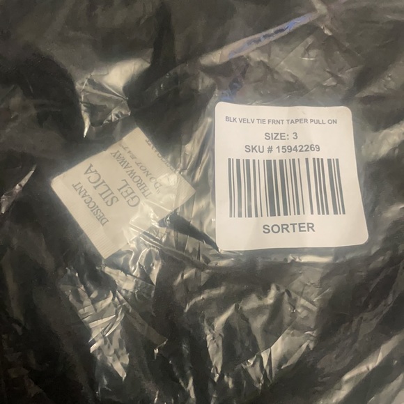 NWT Torrid velvet taper pull on pant size 3 - Picture 4 of 6